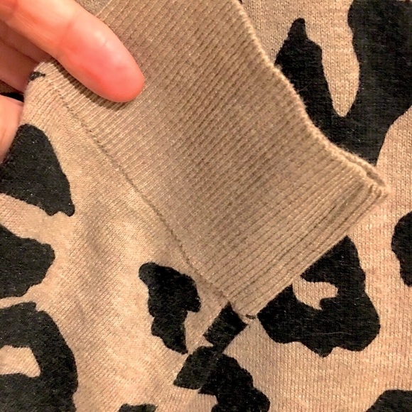 Sanctuary Barely Leopard Print V-Neck Cardigan / Medium - Picture 12 of 15